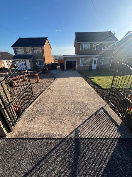 bracken block paved driveway charcoal borders in thorns wakefield 01