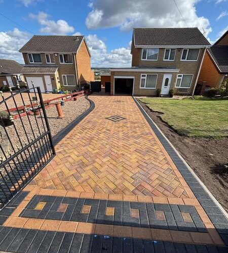bracken block paved driveway charcoal borders in thorns wakefield 02