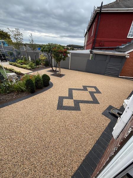 resin bound patio with charcoal paved border in grimethorpe barnsley 06